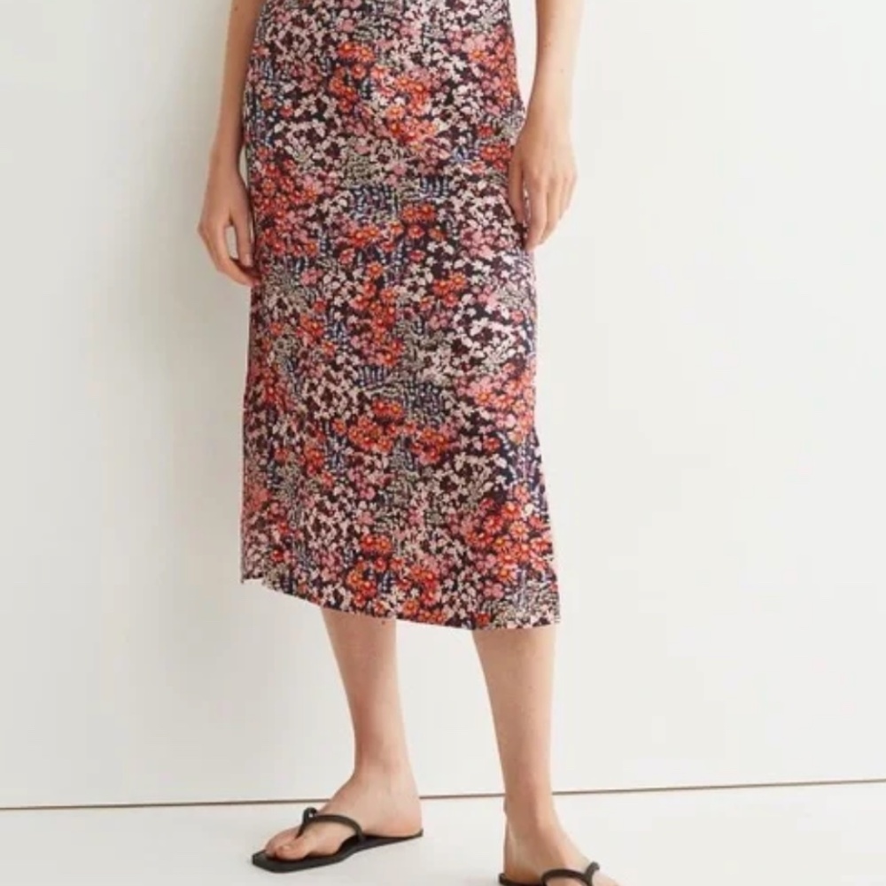 H&M Floral Side-slit Satin Skirt Size 8